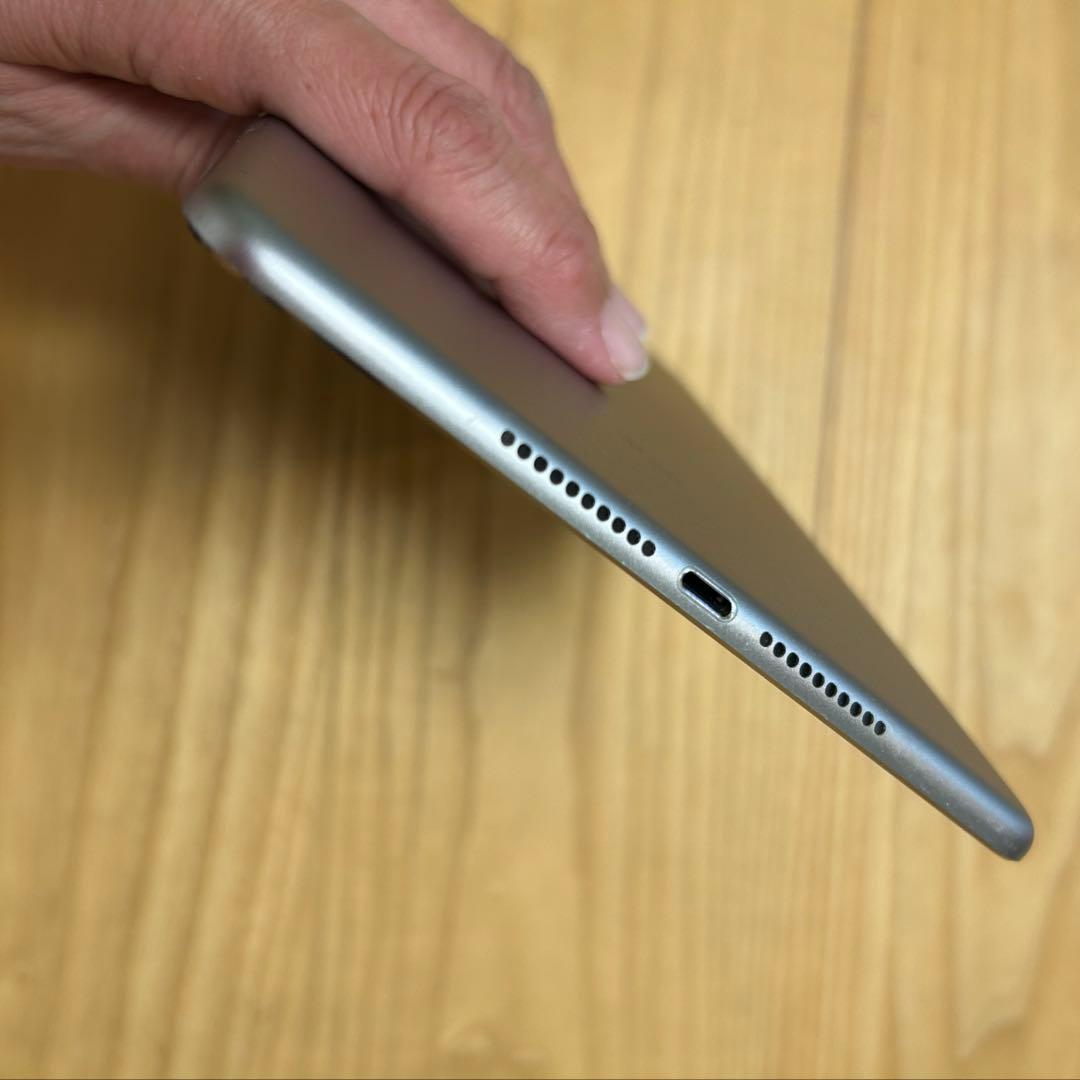 iPad mini 4 128GB 本体　シルバー