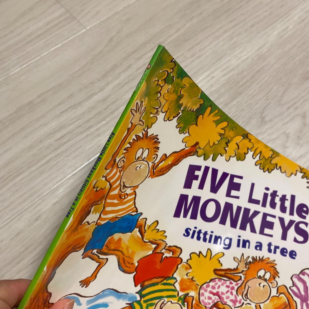 洋書 M11Five Little Monkeys Sitting In A Tree