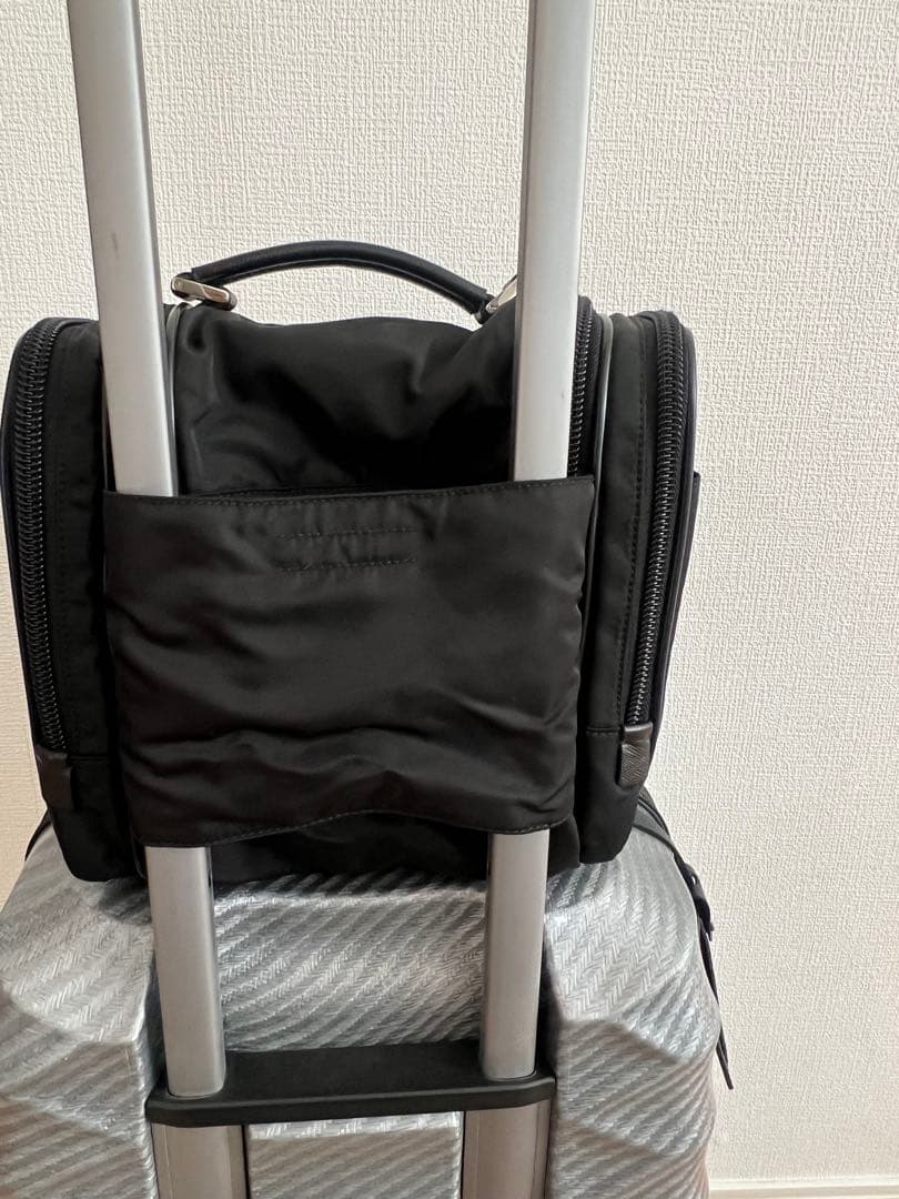 PRADA、コスメポーチ、旅行鞄、手荷物 、バニティバッグ、キャリーバッグ