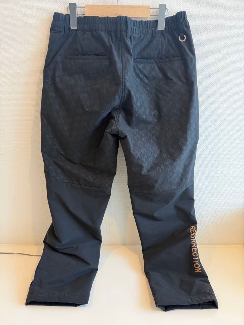 レザレクション冬用フード付き黒ジャケット ×パンツ