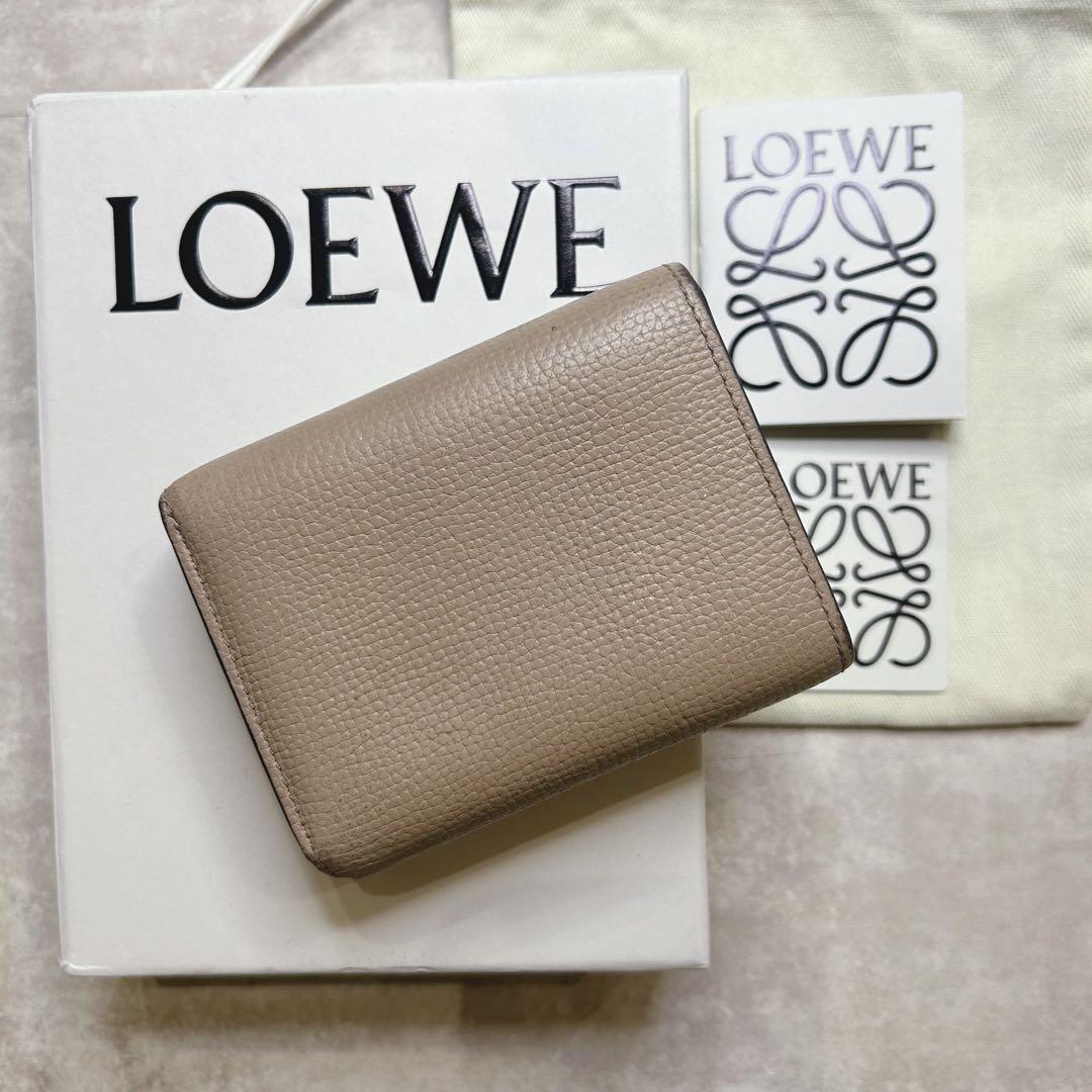 人気色✨ LOEWE ロエベ トライフォールド 三つ折り財布 サンド 箱 袋付き