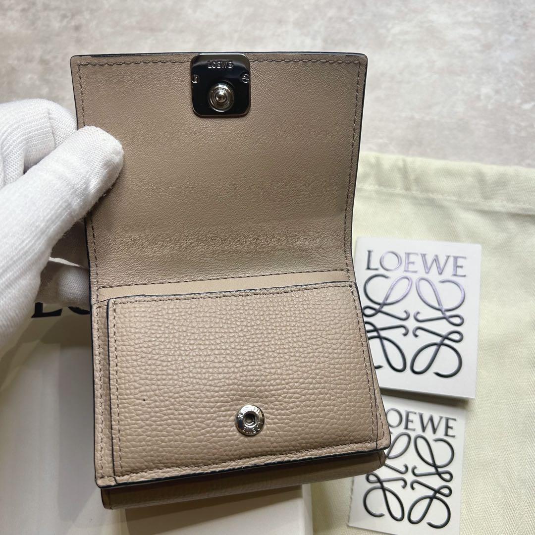 人気色✨ LOEWE ロエベ トライフォールド 三つ折り財布 サンド 箱 袋付き