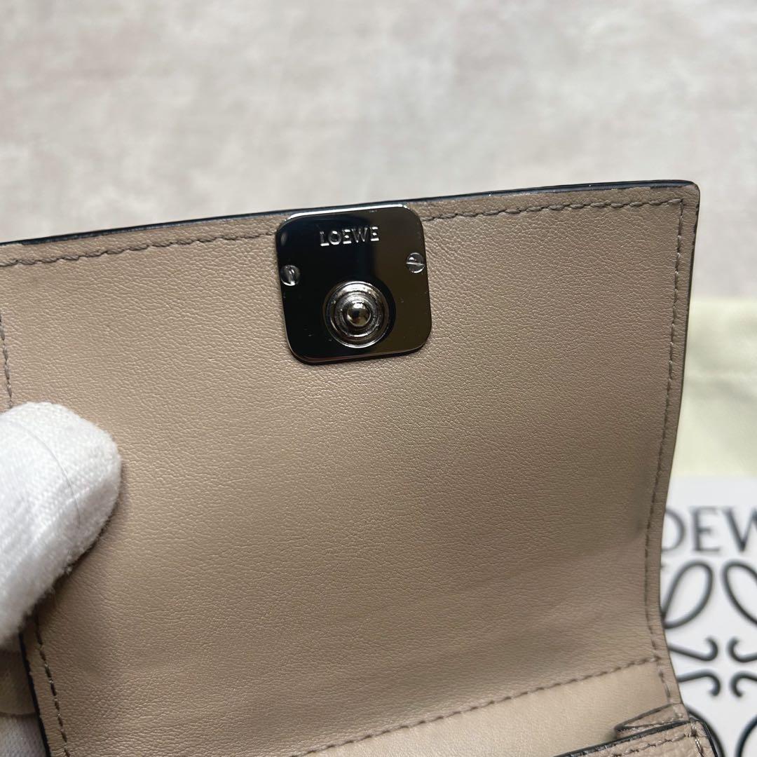 人気色✨ LOEWE ロエベ トライフォールド 三つ折り財布 サンド 箱 袋付き