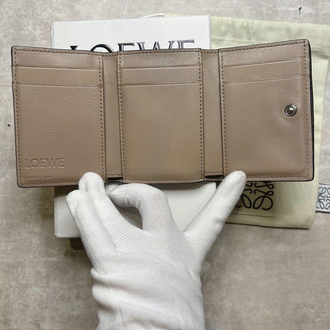 人気色✨ LOEWE ロエベ トライフォールド 三つ折り財布 サンド 箱 袋付き