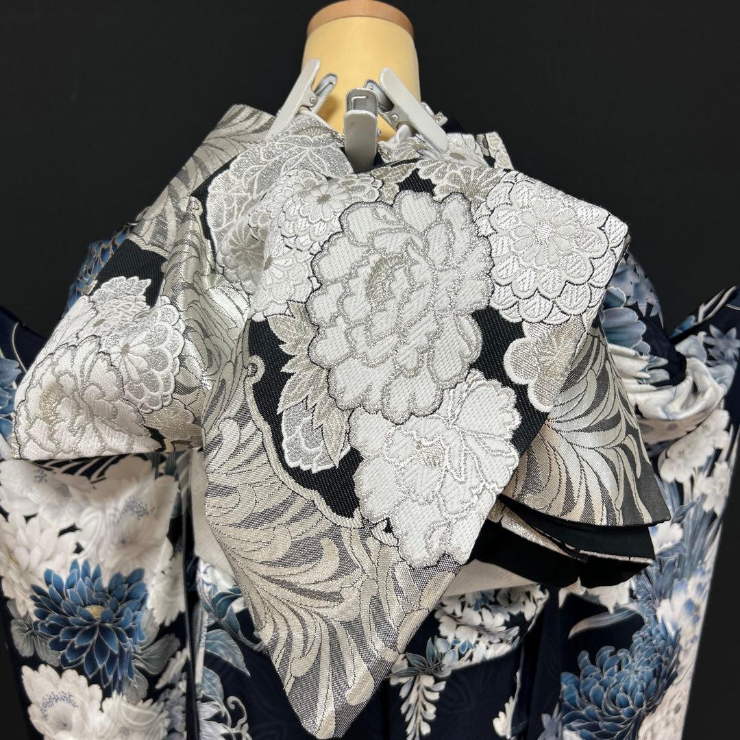 紺地の豪華な牡丹と菊の振袖フルセット(ガード加工・正絹胴裏)