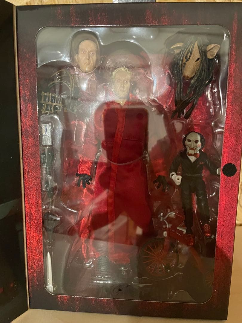 NECA ネカ　SAW Ultimate Jigsaw ソウ　レッドローブ