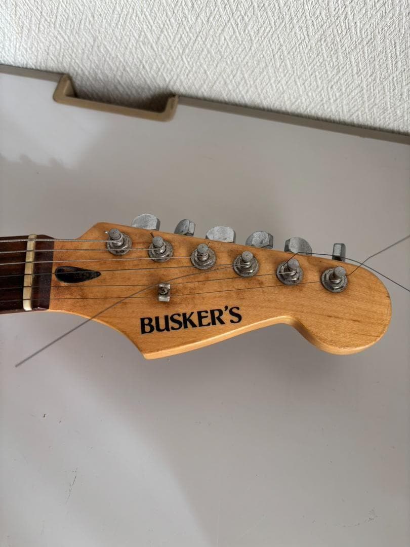 Busker's エレキギター サンバーストカラー（傷あり）