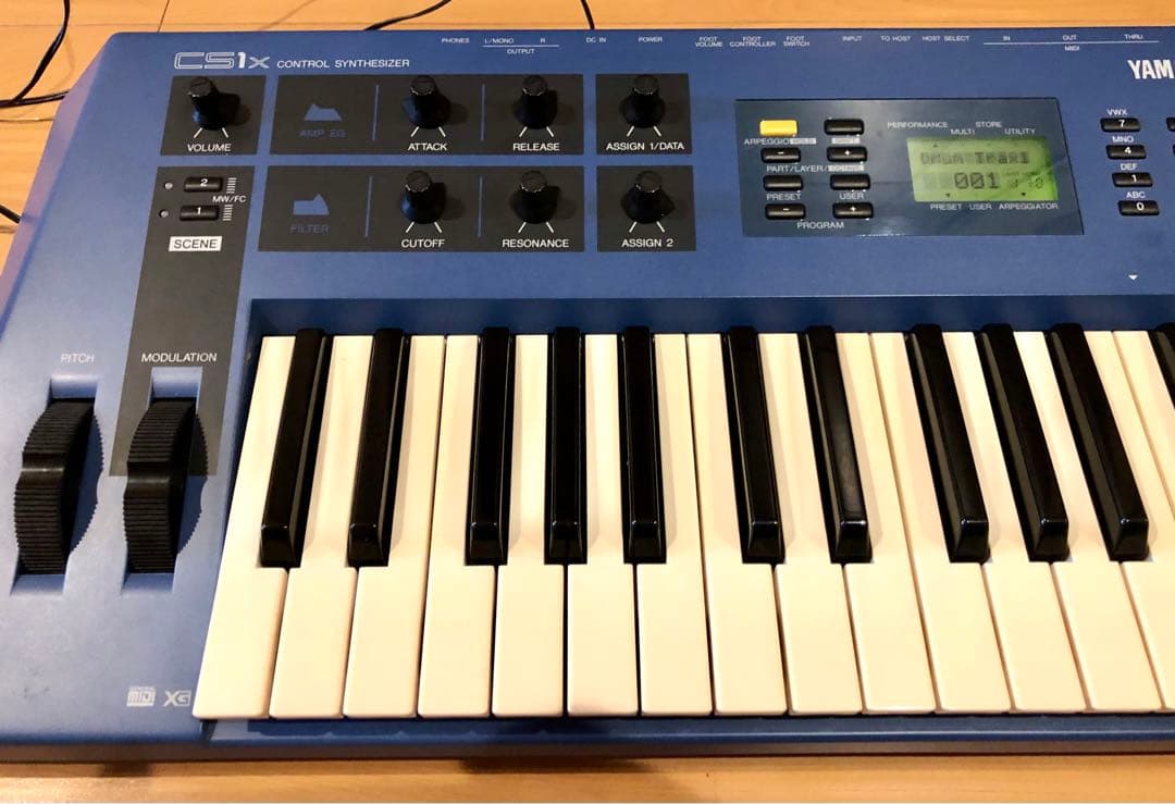 YAMAHA CS1X デジタルシンセサイザー　ケース付