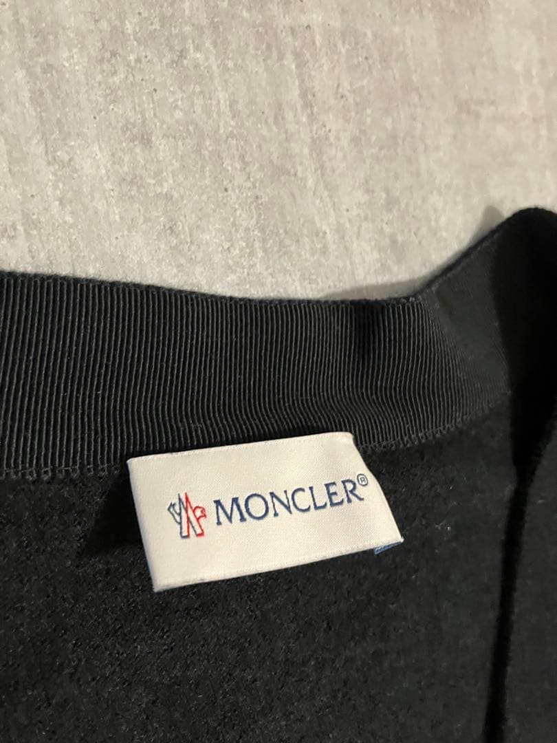Moncler モンクレール　ウールとナイロンのコンビVネックカーディガン