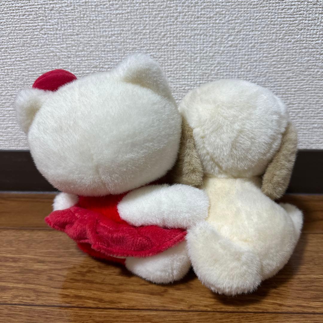 ハローキティ と犬のぬいぐるみ