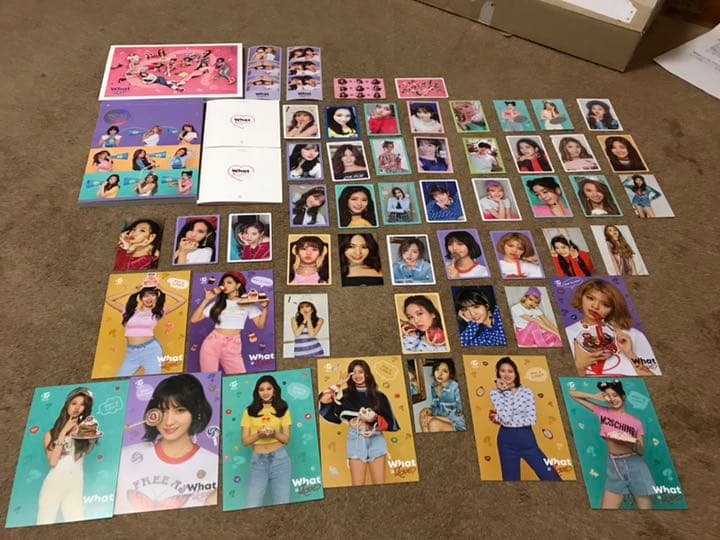 TWICEのサナサイン、色々カード