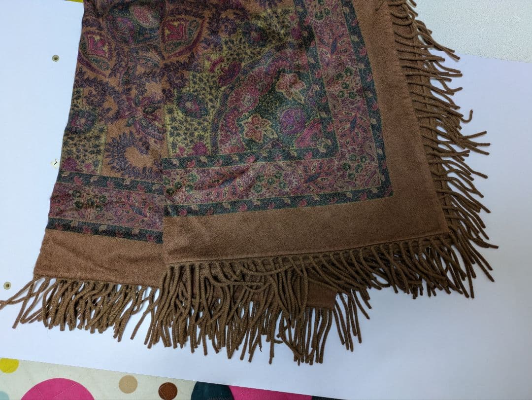 イタリア、ロロ・ピアーナブランドのカシミヤペイズリー柄ブラウンショール