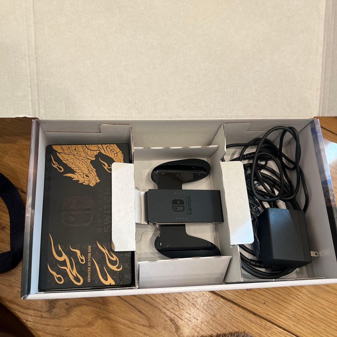 ほぼ未使用Nintendo Switch 本体 モンハンモデルコントローラー付き