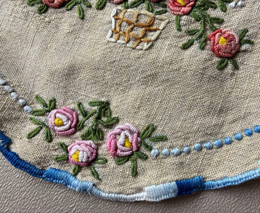 フランスアンティーク　ヴィンテージ*大きな花かご刺繍　ドイリー　かごカバー