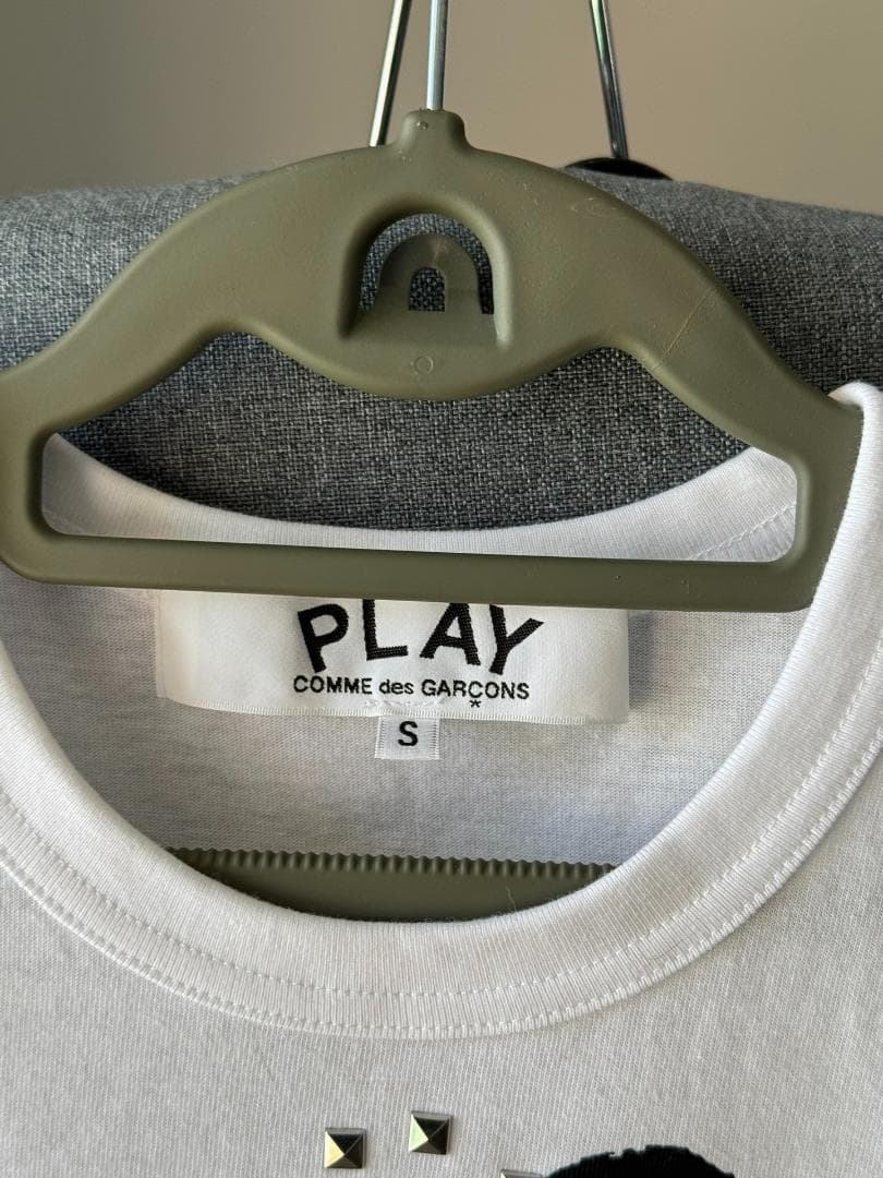 PLAYハートプリント TシャツS Tシャツ
