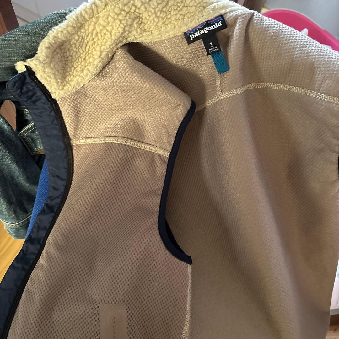 patagonia フリース ベスト ベージュ/ネイビー