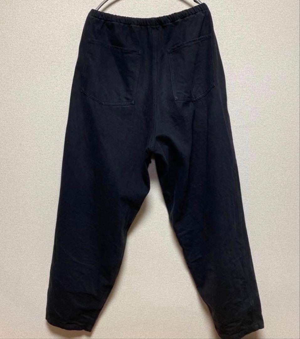 COMOLI 25SS ブラックドリルテーパードパンツ 2