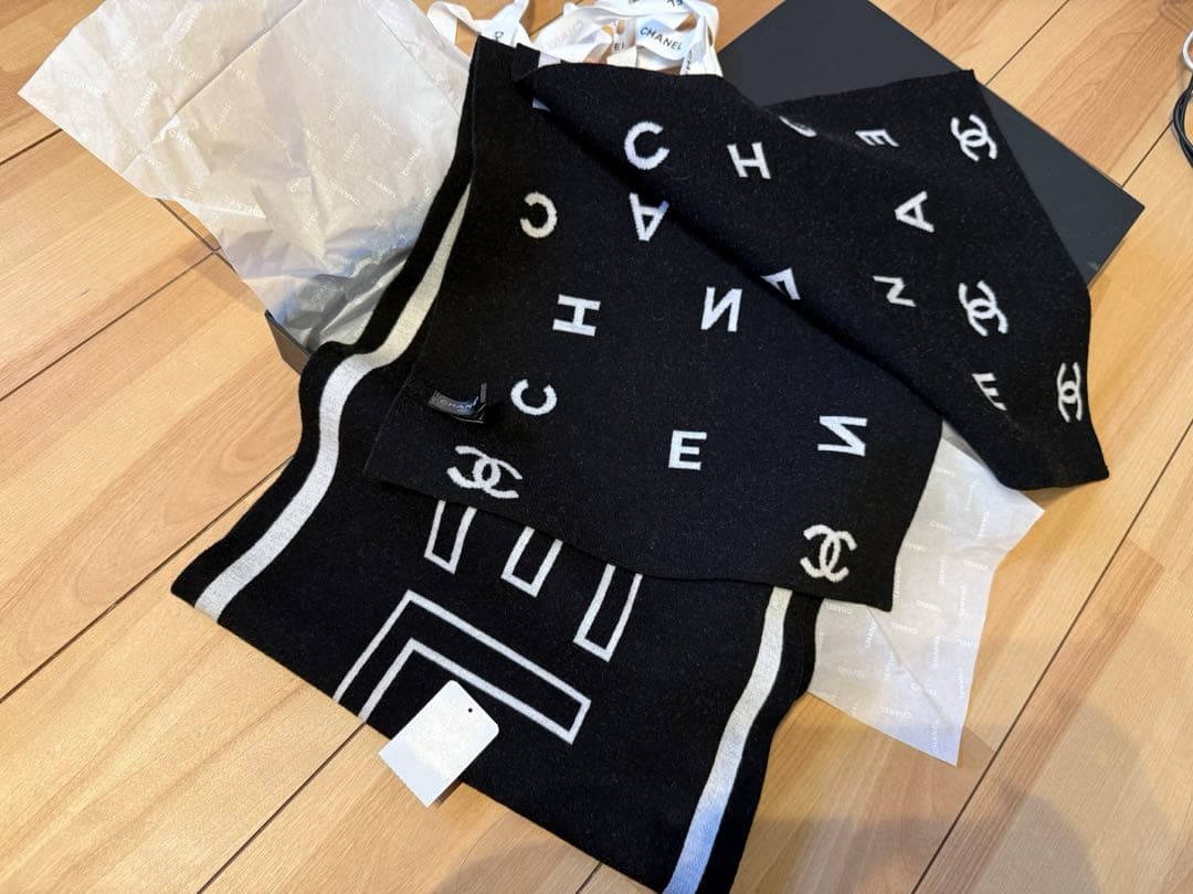 ほぼ新品★CHANEL★シャネル★モノトーンココマークマフラー★2025.9購入