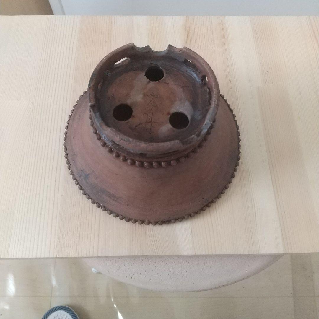 陶器製 円形花器 鋲打ち手彫り模様 富船植木鉢
