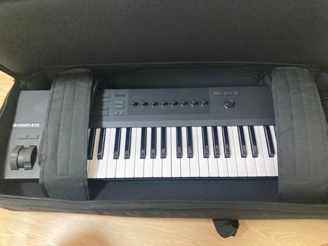 ☆超大人気商品！！ KOMPLETE KONTROL A49 MIDIキーボード