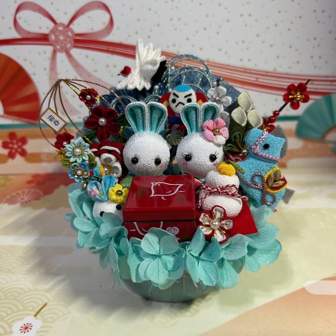 ハンドメイド❣️お正月アレンジ❣️希少ペアうさぎちゃん、お節、鏡餅、雪うさぎ❁⃘*.゜