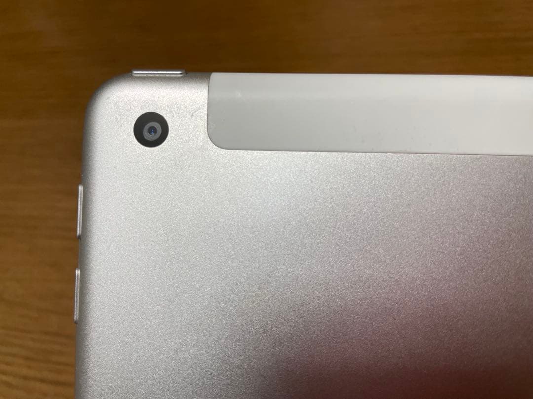 Apple iPad 第6世代 10.2インチ シルバー