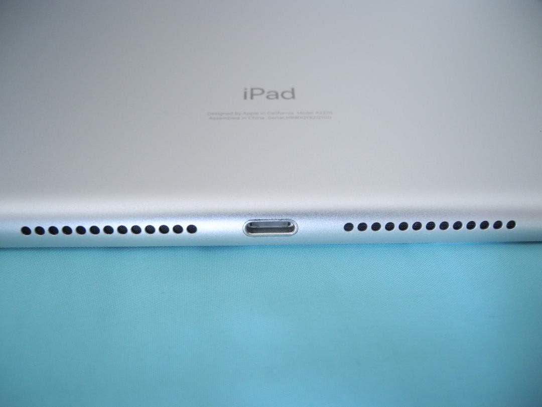 美品 第8世代iPad 新品ペン付