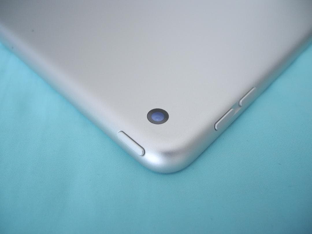 美品 第8世代iPad 新品ペン付