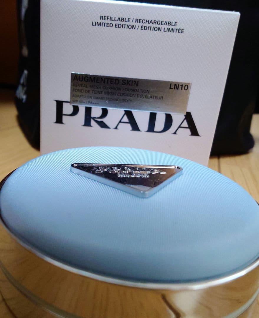 PRADAライトブルー　プラダ メッシュ クッション 　限定パッケージ　LN10