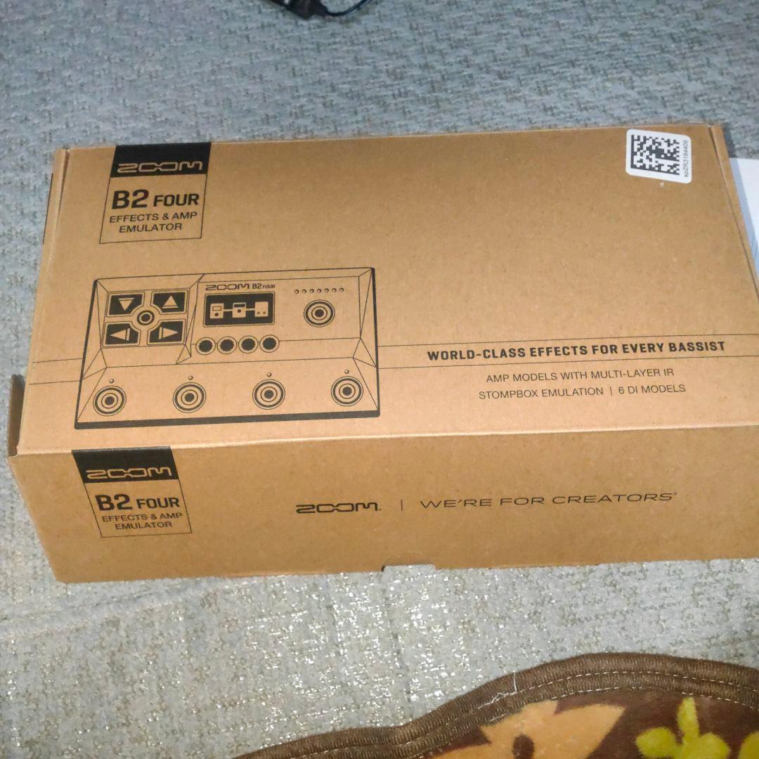 美品ZOOM B2 FOUR ベースマルチエフェクター