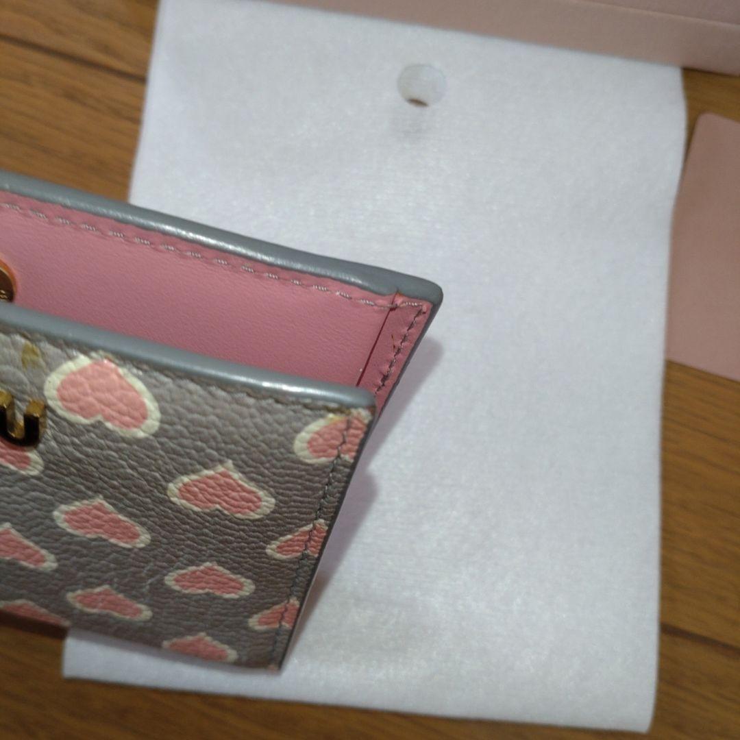 miu miu ハート柄 二つ折り財布 グレー/ピンク