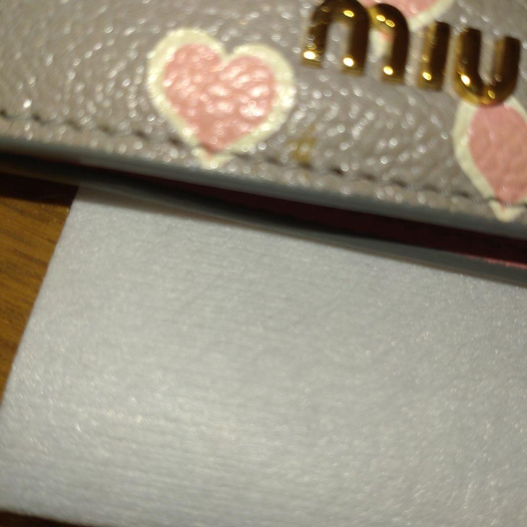 miu miu ハート柄 二つ折り財布 グレー/ピンク