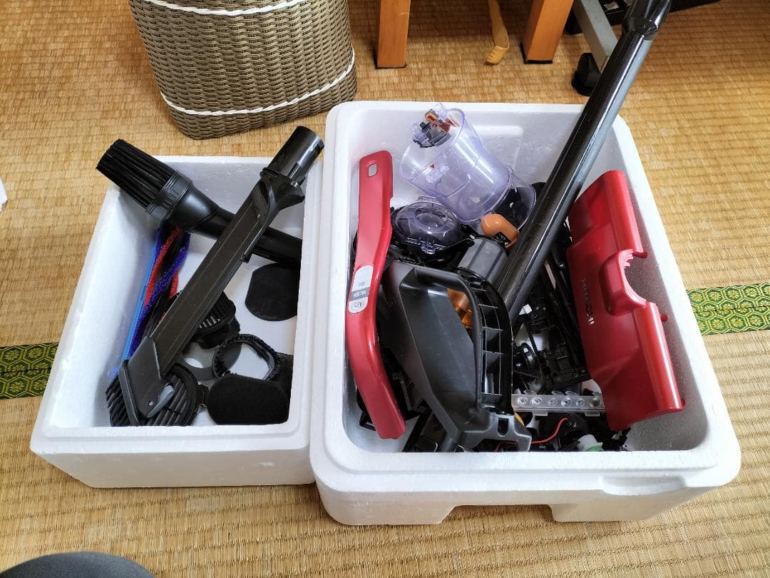 日立 掃除機 PV-BHL3000J 　スタンド付き　中古 　洗浄・整備済み