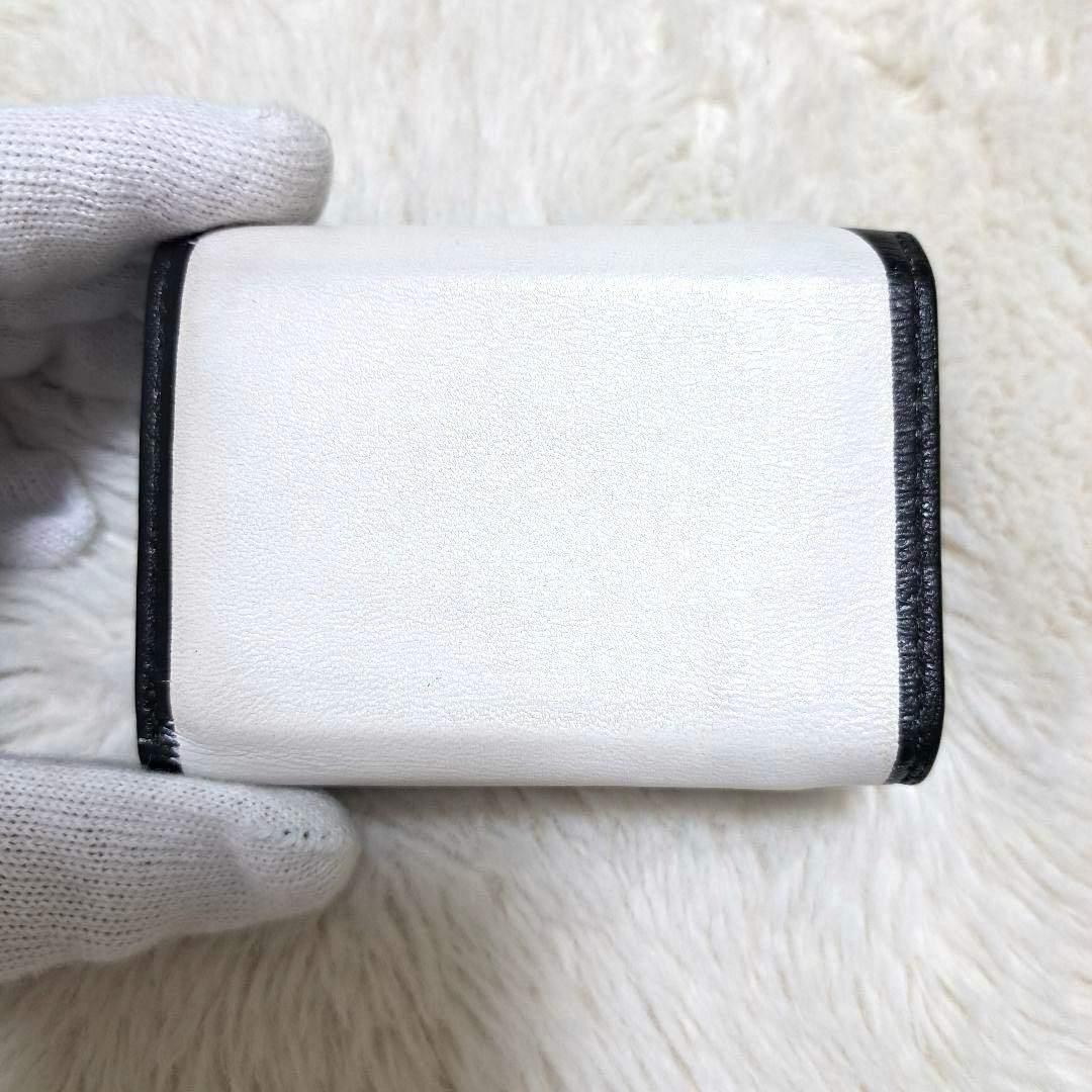 ✨極美品　希少カラー✨フェンディ　三つ折り　バゲット　エンボス　バイカラー