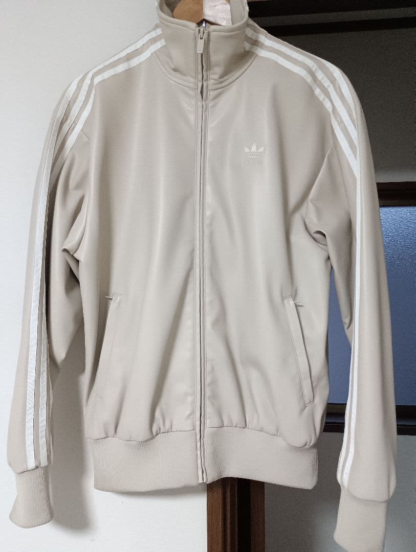 Adidas フェイクレザー ファイヤーバード ベージュIZ4036 M