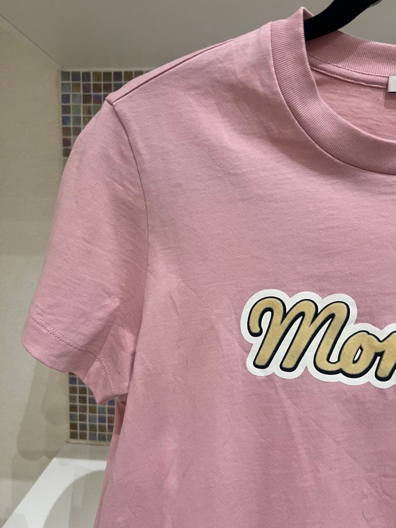 モンクレール　レディース　半袖Tシャツ　　ピンク ロゴ Sサイズ