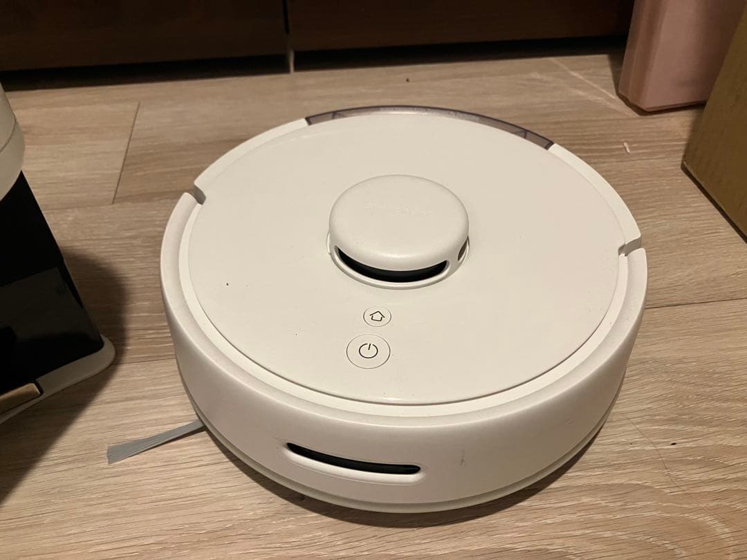 SwitchBot ロボット掃除機本体と付属品