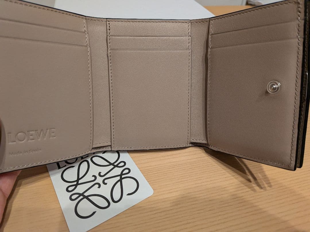 LOEWE アナグラム　トライフォールドウォレット