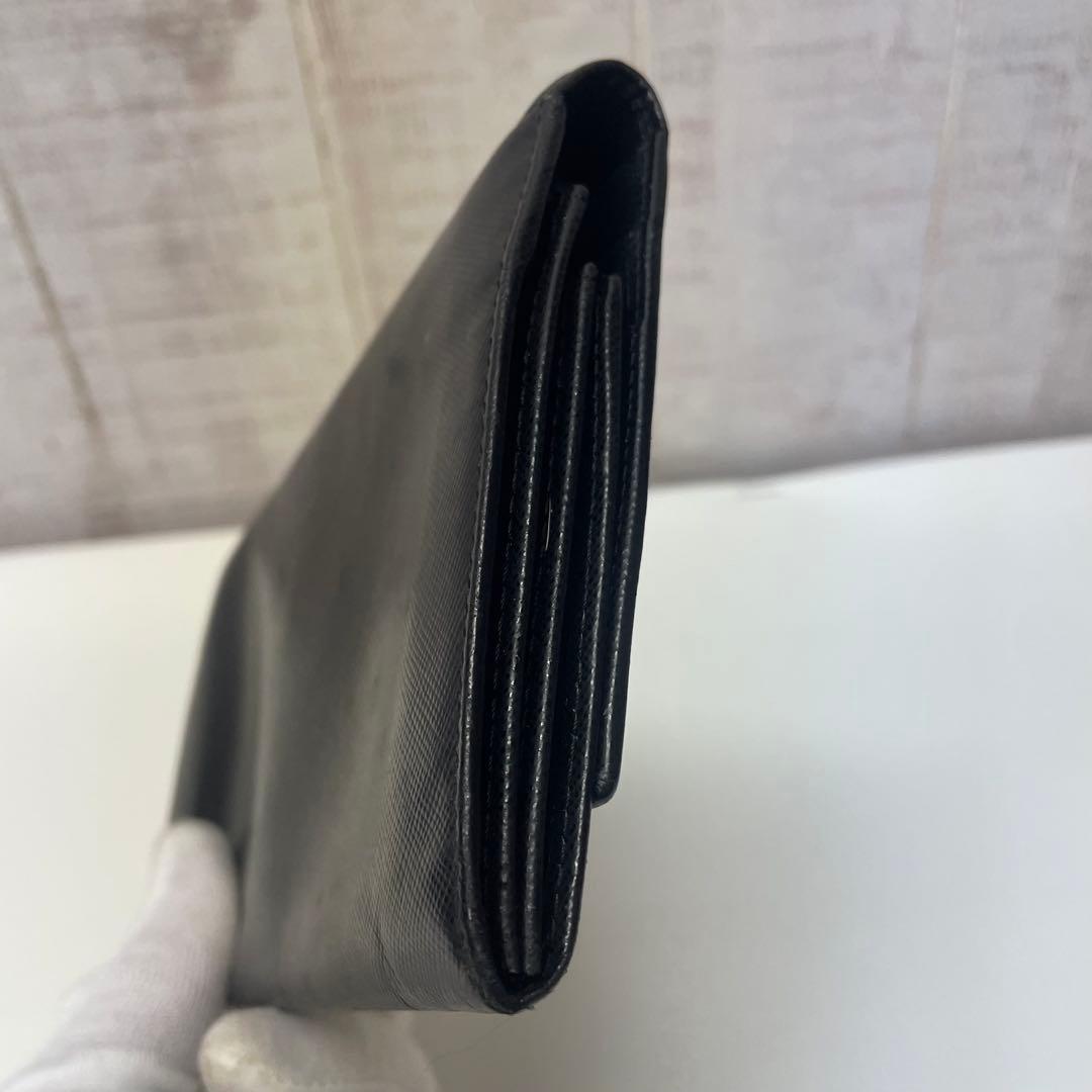 凛*マ様 PRADA 黒 サフィアーノレザー 二つ折り財布