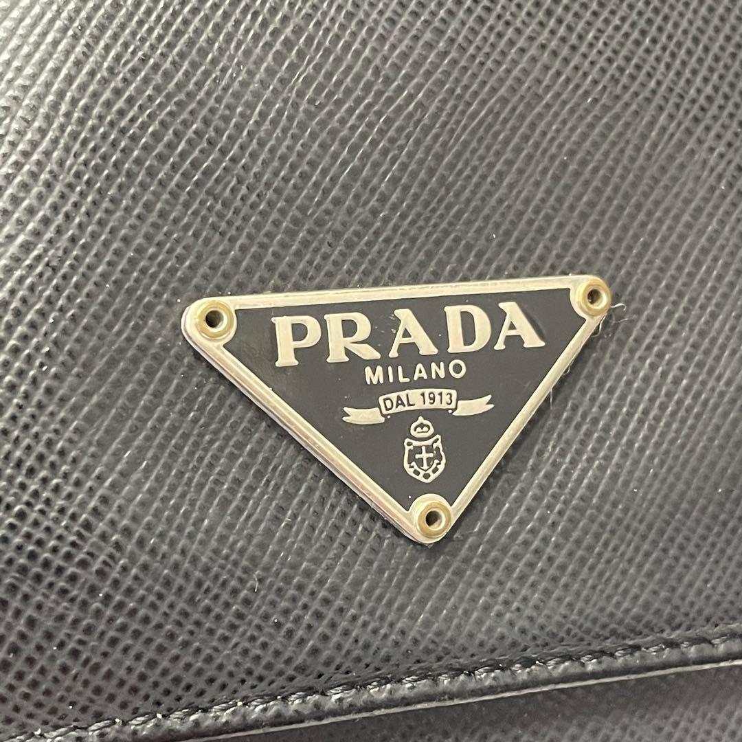 凛*マ様 PRADA 黒 サフィアーノレザー 二つ折り財布