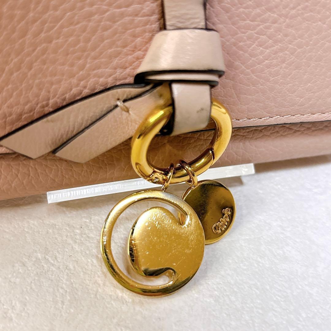 美品　Chloé アルファベット 三つ折り財布 Cチャーム ピンクベージュ　箱付