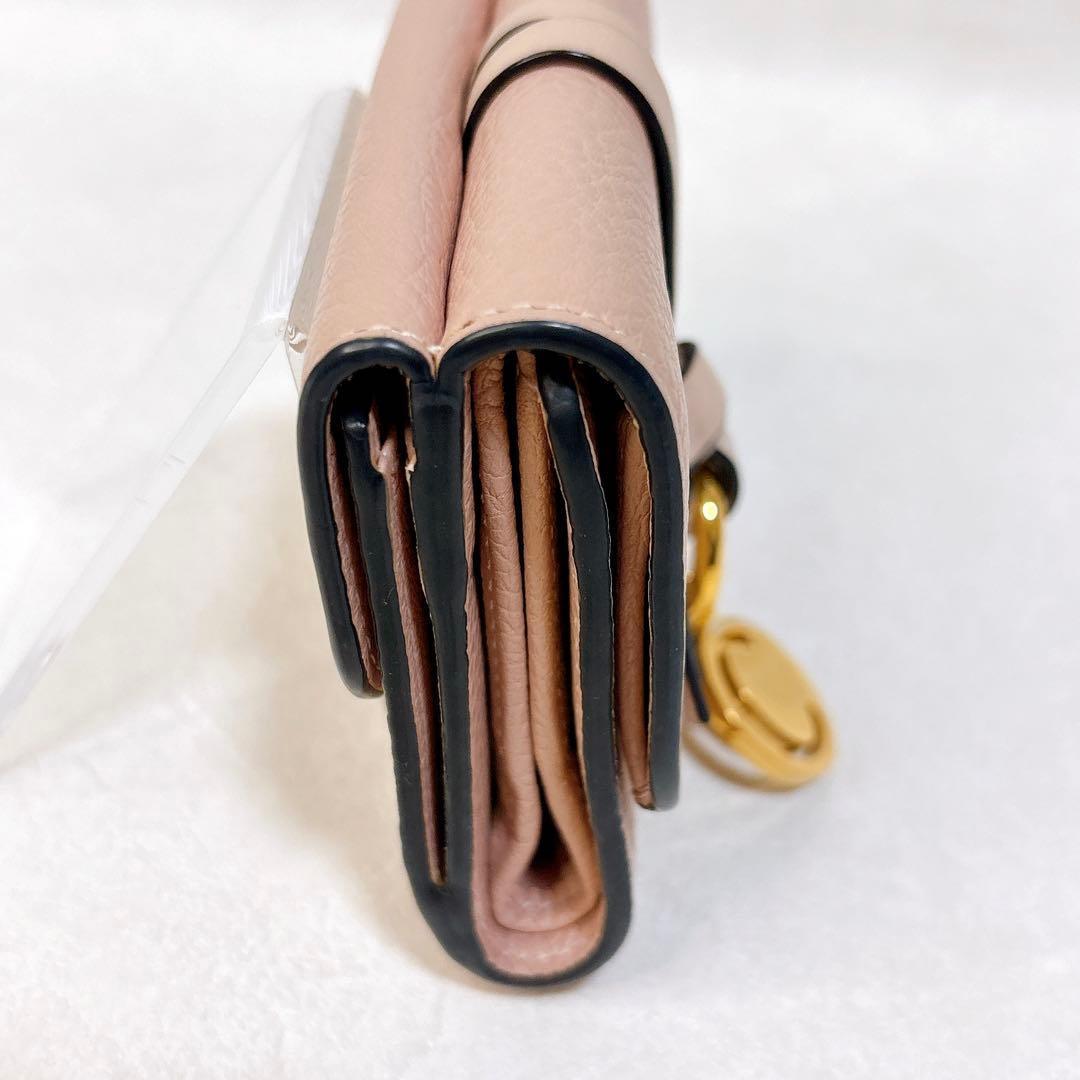 美品　Chloé アルファベット 三つ折り財布 Cチャーム ピンクベージュ　箱付