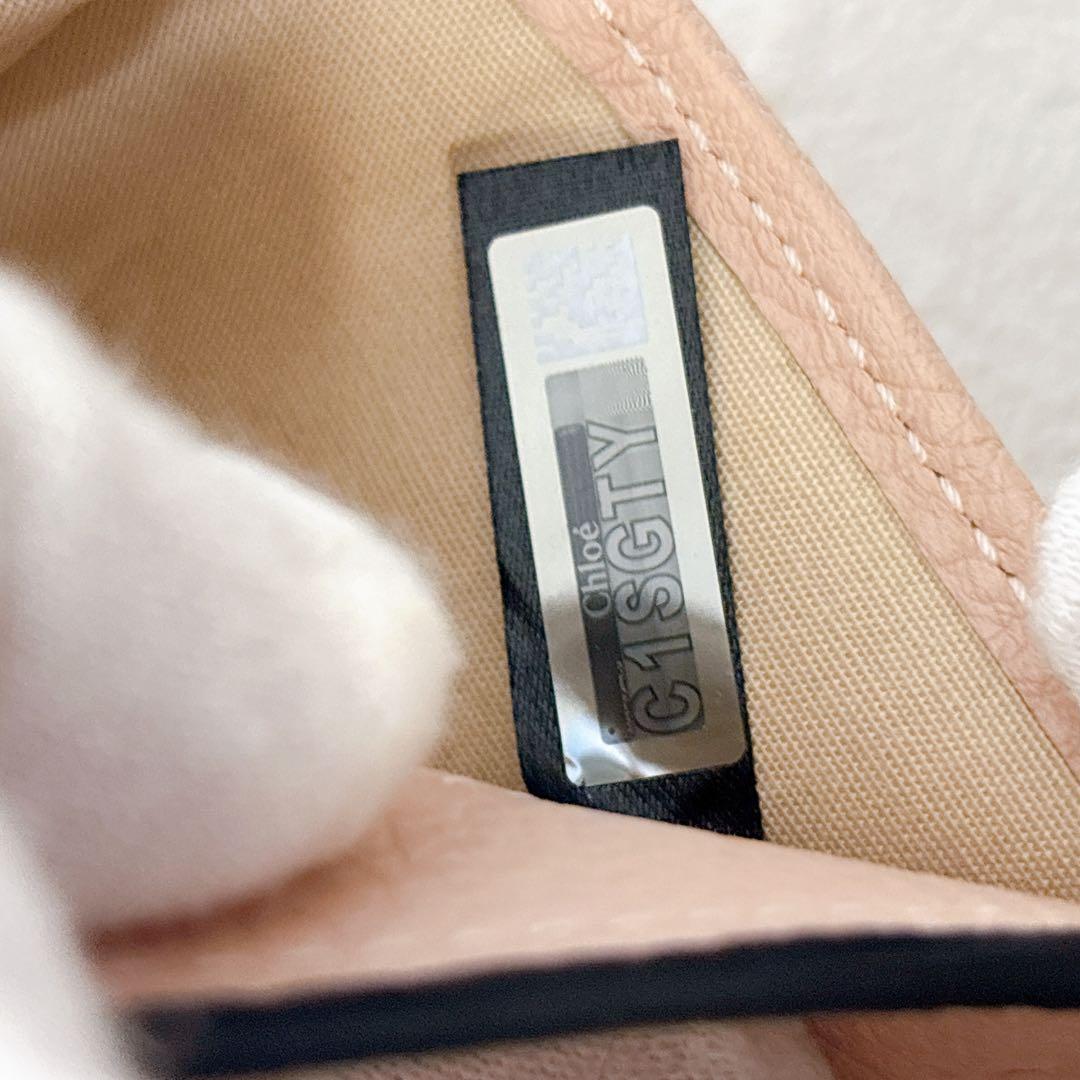 美品　Chloé アルファベット 三つ折り財布 Cチャーム ピンクベージュ　箱付