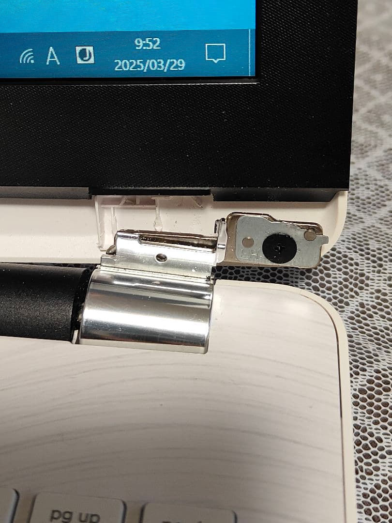 ジャンク HP ノートパソコン 15-bw001AU 起動確認済み ヒンジ不良