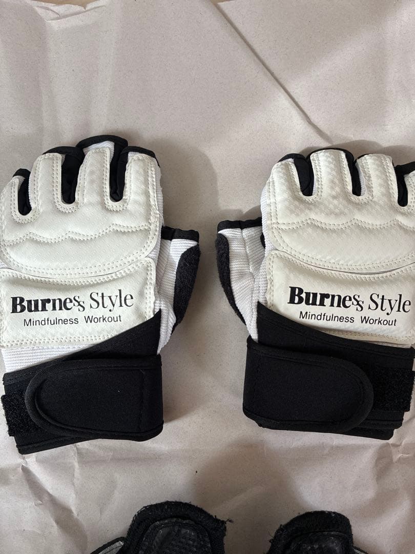 Burnes Style ボクシンググローブ Sサイズ