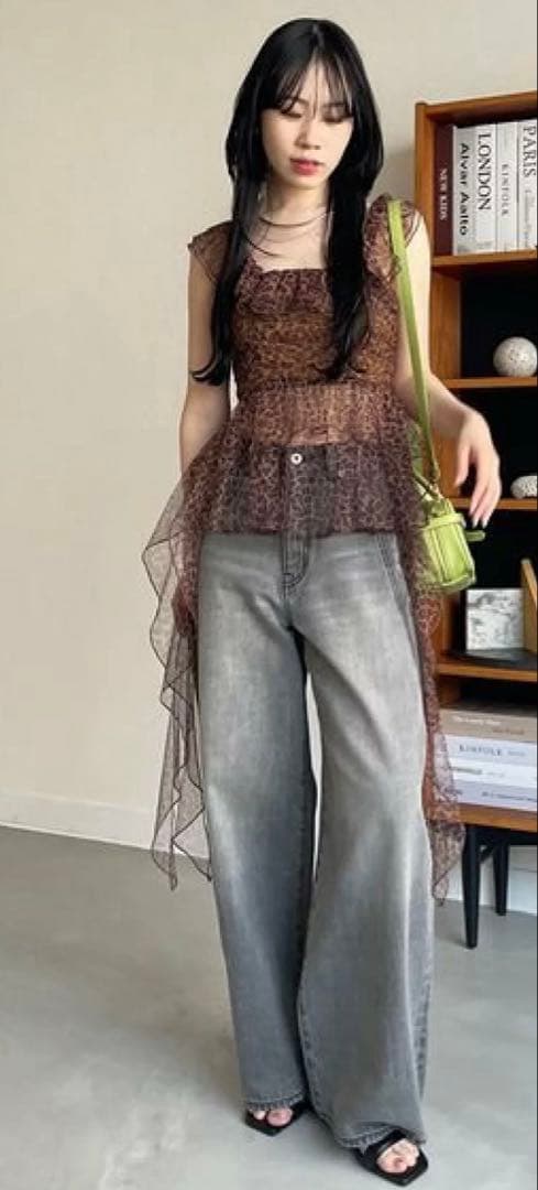 新品タグ付き　LILYBROWN ペプラムフリルトップス