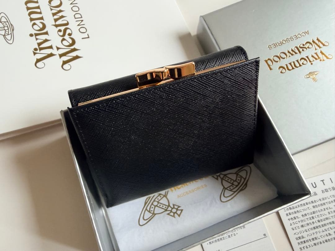 Vivienne Westwood ブラック 三つ折り財布 金マーク　n is