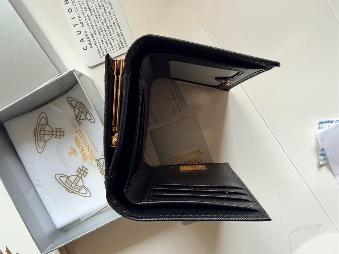 Vivienne Westwood ブラック 三つ折り財布 金マーク　n is