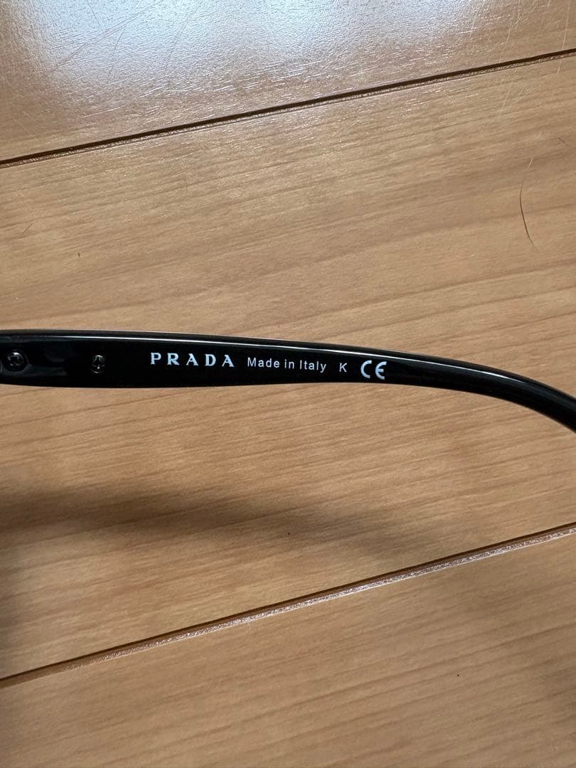 PRADA ブラック サングラス ケース付き イタリア製 レディース
