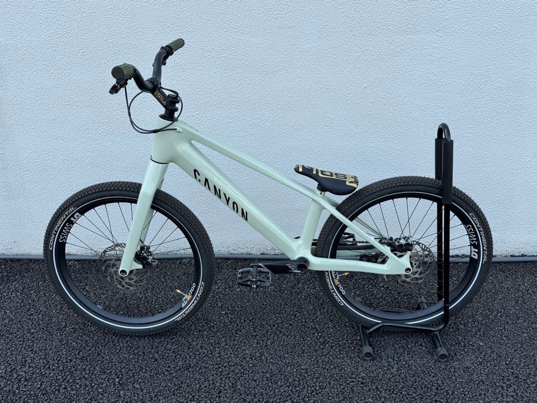 Canyon Stitched CFR Trial(中古、ペダル付)